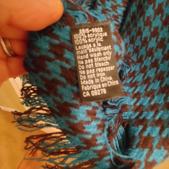 Poncho - Picture 5 of 6